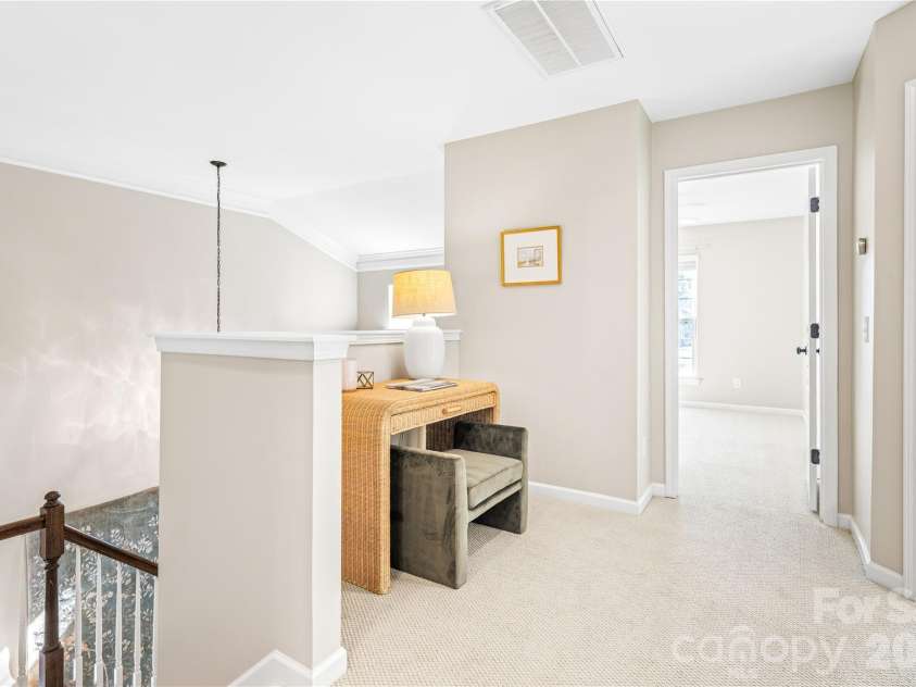 4350 Park South Station Boulevard, Charlotte, NC 28210.  MLS# CAR4429602, YatesRealty ID 16453. 