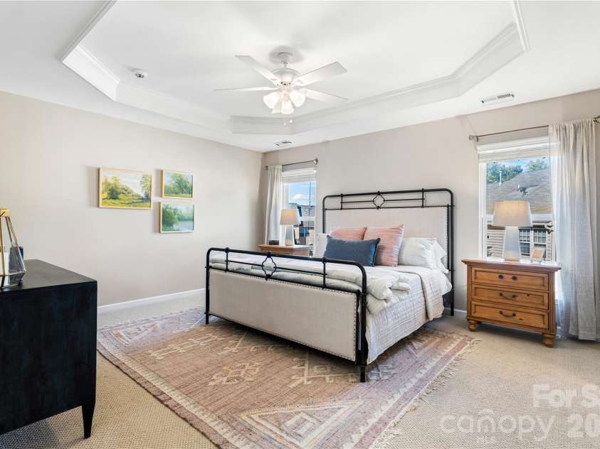 4350 Park South Station Boulevard, Charlotte, NC 28210.  MLS# CAR4429602, YatesRealty ID 16453. 