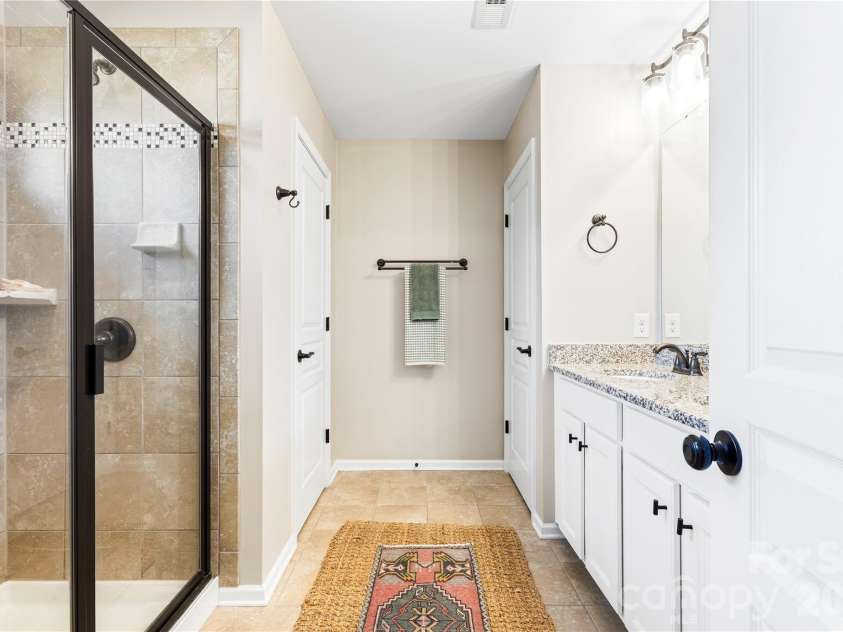4350 Park South Station Boulevard, Charlotte, NC 28210.  MLS# CAR4429602, YatesRealty ID 16453. 