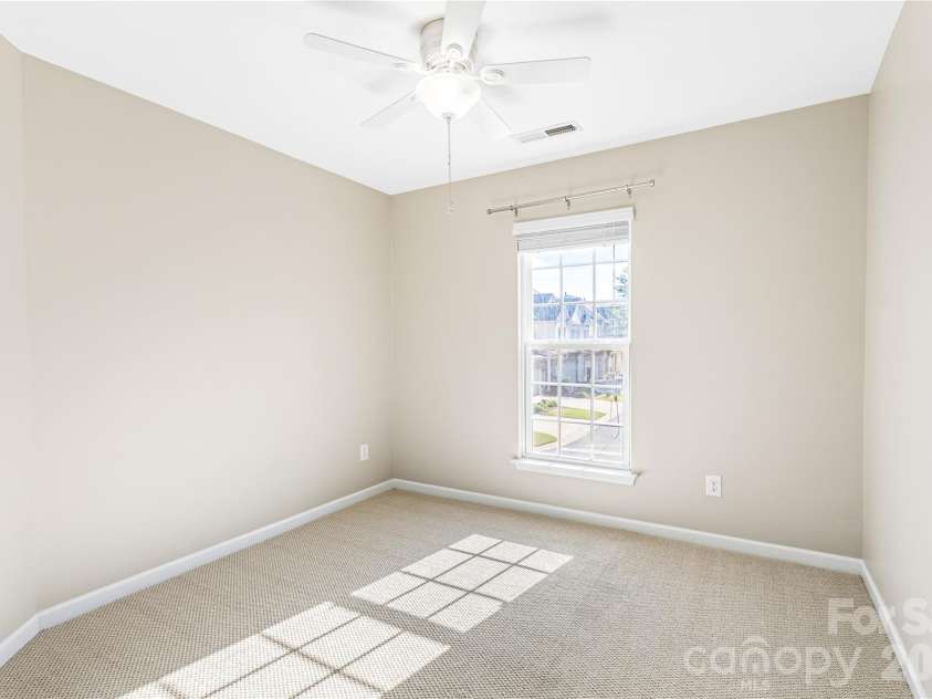 4350 Park South Station Boulevard, Charlotte, NC 28210.  MLS# CAR4429602, YatesRealty ID 16453. 