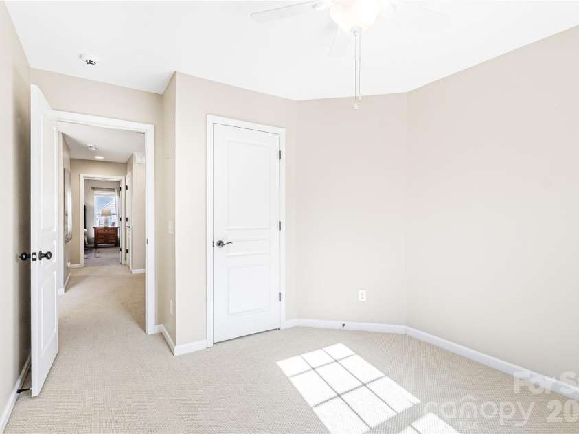 4350 Park South Station Boulevard, Charlotte, NC 28210.  MLS# CAR4429602, YatesRealty ID 16453. 