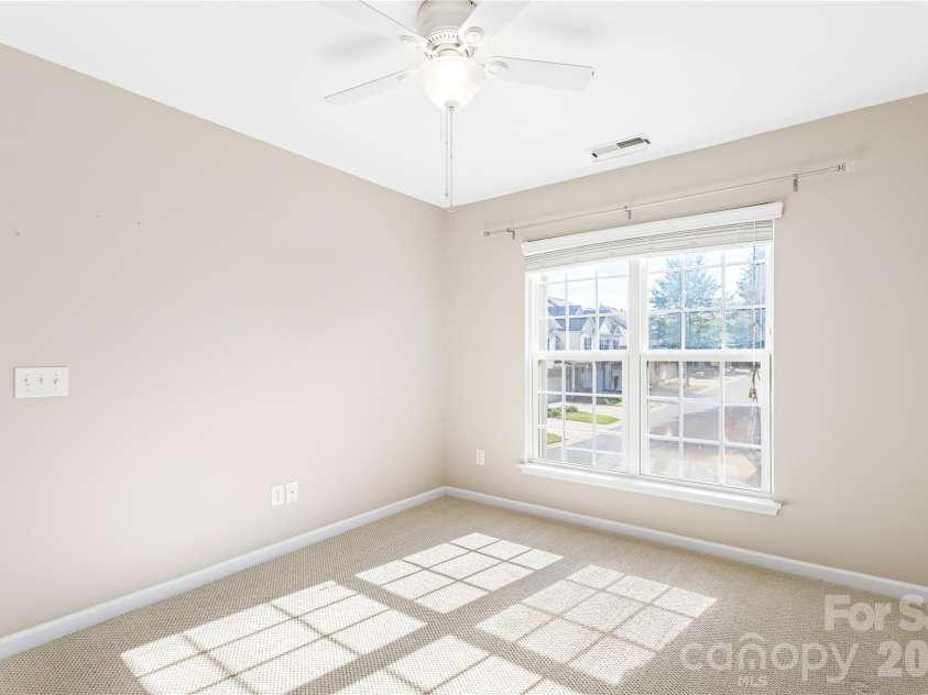 4350 Park South Station Boulevard, Charlotte, NC 28210.  MLS# CAR4429602, YatesRealty ID 16453. 