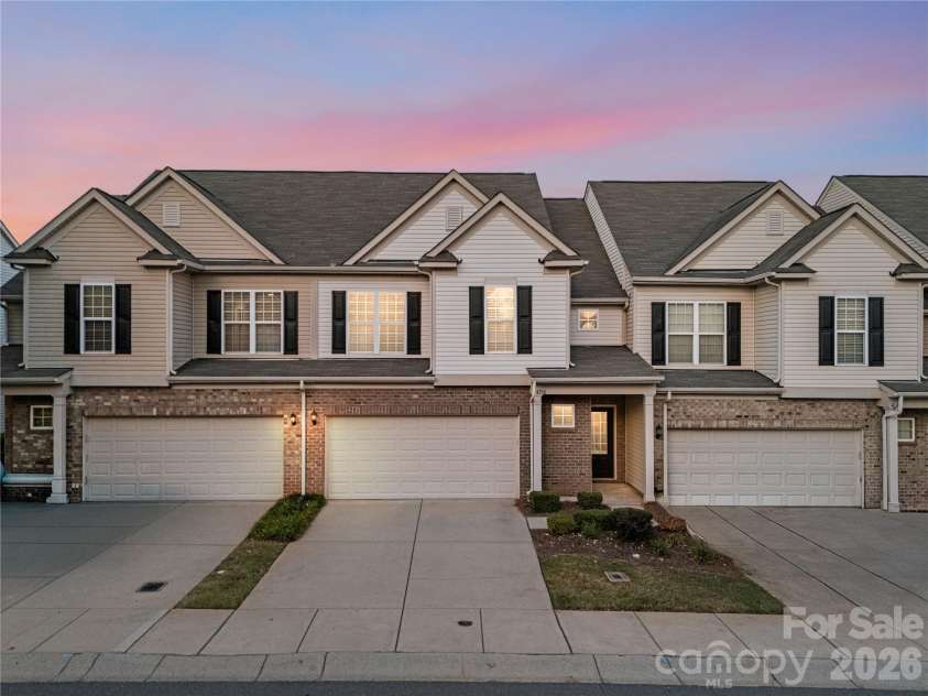 4350 Park South Station Boulevard, Charlotte, NC 28210.  MLS# CAR4429602, YatesRealty ID 16453. 