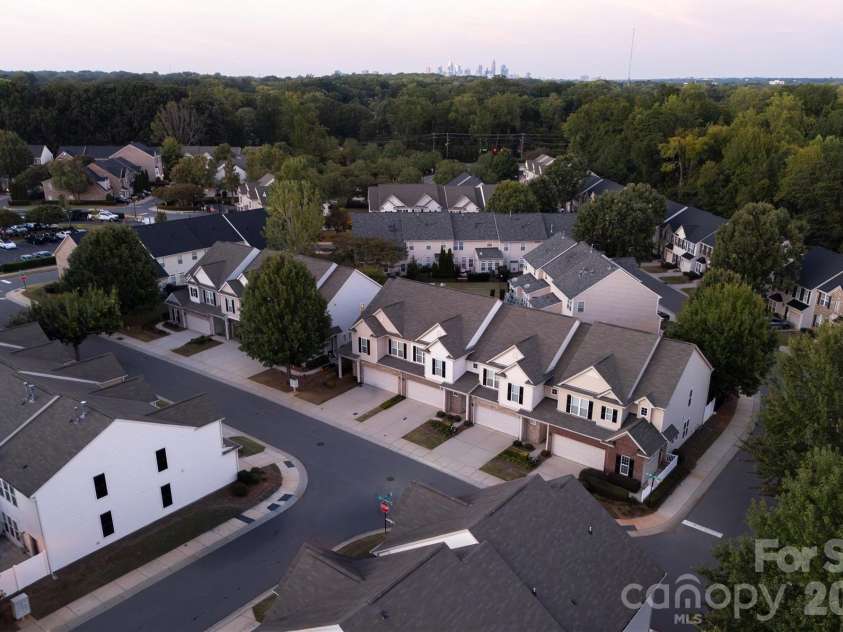 4350 Park South Station Boulevard, Charlotte, NC 28210.  MLS# CAR4429602, YatesRealty ID 16453. 