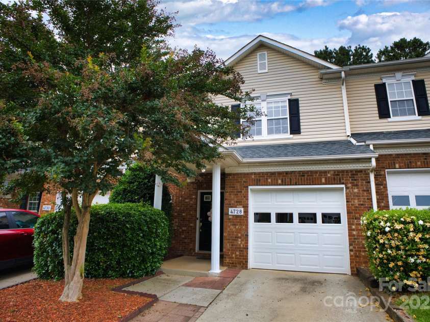 4728 Cottage Oaks Drive, Charlotte, NC 28269.  MLS# CAR4263816, YatesRealty ID 16454. 