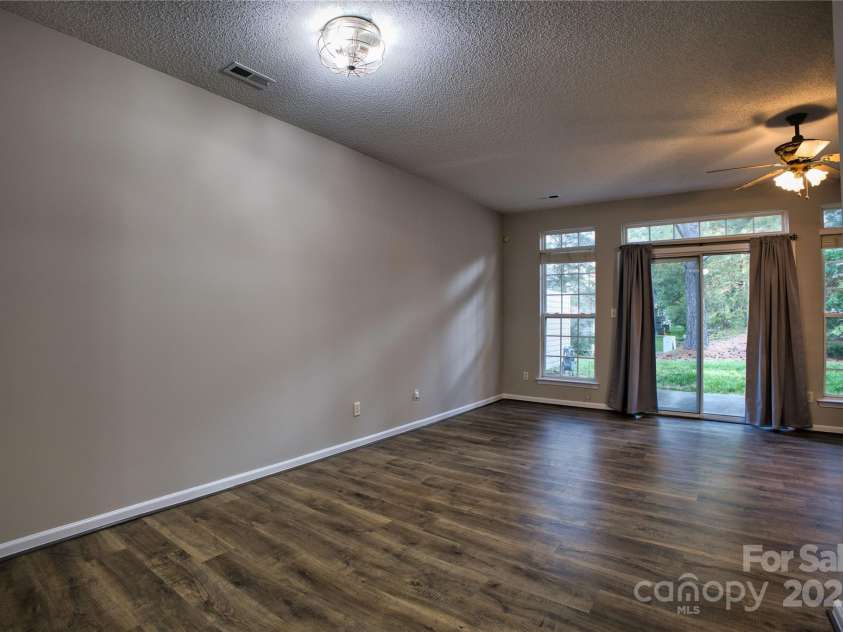 4728 Cottage Oaks Drive, Charlotte, NC 28269.  MLS# CAR4263816, YatesRealty ID 16454. 