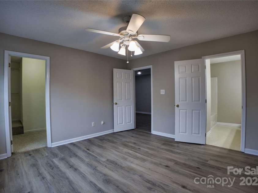 4728 Cottage Oaks Drive, Charlotte, NC 28269.  MLS# CAR4263816, YatesRealty ID 16454. 