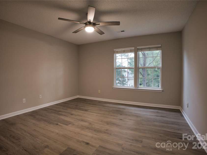 4728 Cottage Oaks Drive, Charlotte, NC 28269.  MLS# CAR4263816, YatesRealty ID 16454. 