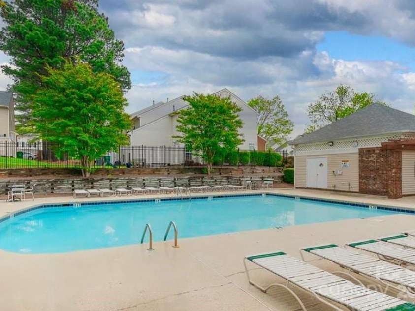 4728 Cottage Oaks Drive, Charlotte, NC 28269.  MLS# CAR4263816, YatesRealty ID 16454. 