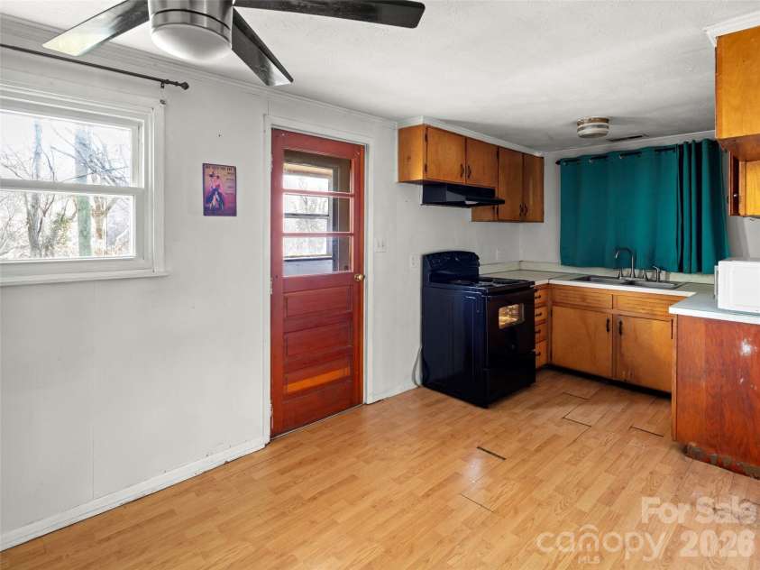 45 Gash Farm Road, Asheville, NC 28805.  MLS# CAR4339875, YatesRealty ID 16455. 