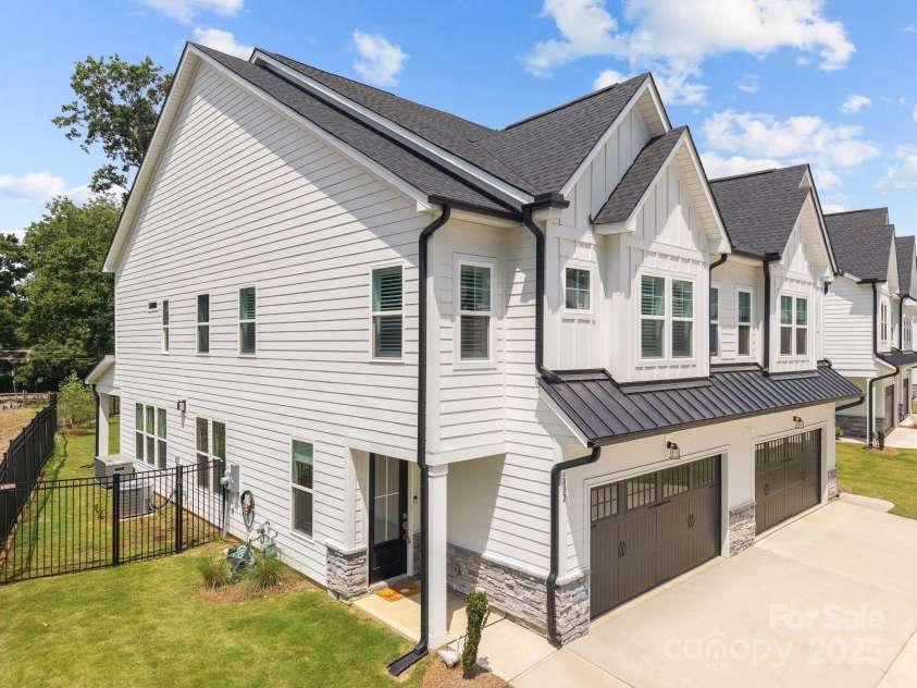 6032 Corbin Woods Court, Charlotte, NC 28226.  MLS# CAR4263567, YatesRealty ID 16456. 