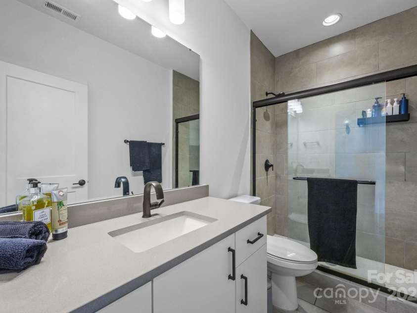 6032 Corbin Woods Court, Charlotte, NC 28226.  MLS# CAR4263567, YatesRealty ID 16456. Full Bath