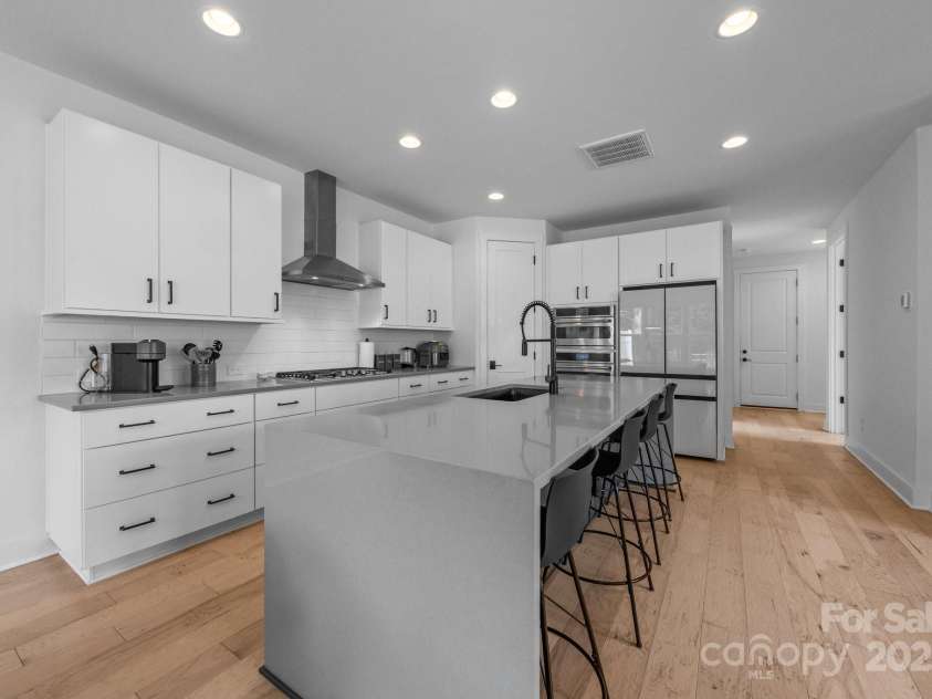 6032 Corbin Woods Court, Charlotte, NC 28226.  MLS# CAR4263567, YatesRealty ID 16456. Kitchen