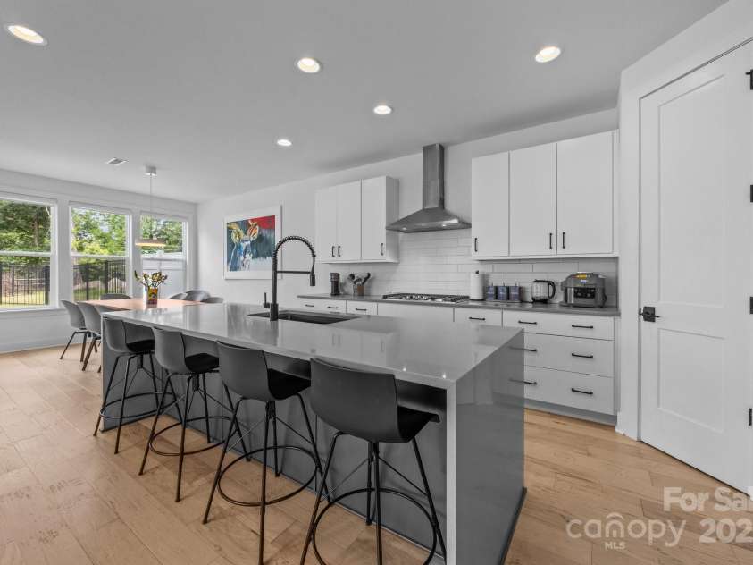 6032 Corbin Woods Court, Charlotte, NC 28226.  MLS# CAR4263567, YatesRealty ID 16456. Kitchen with Large Quartz Island, Gas Cooktop, Walk-In Pantry