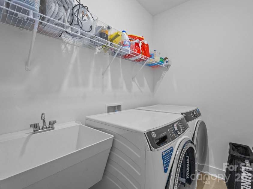 6032 Corbin Woods Court, Charlotte, NC 28226.  MLS# CAR4263567, YatesRealty ID 16456. Laundry