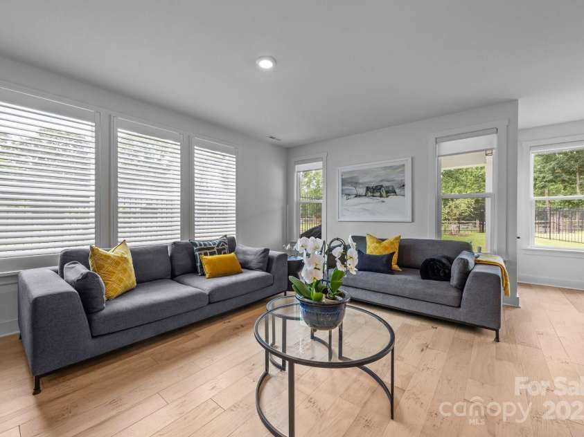 6032 Corbin Woods Court, Charlotte, NC 28226.  MLS# CAR4263567, YatesRealty ID 16456. Living Room
