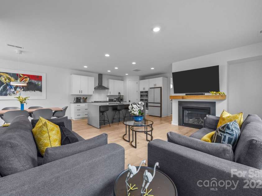 6032 Corbin Woods Court, Charlotte, NC 28226.  MLS# CAR4263567, YatesRealty ID 16456. Open Floorplan with Gas Fireplace!