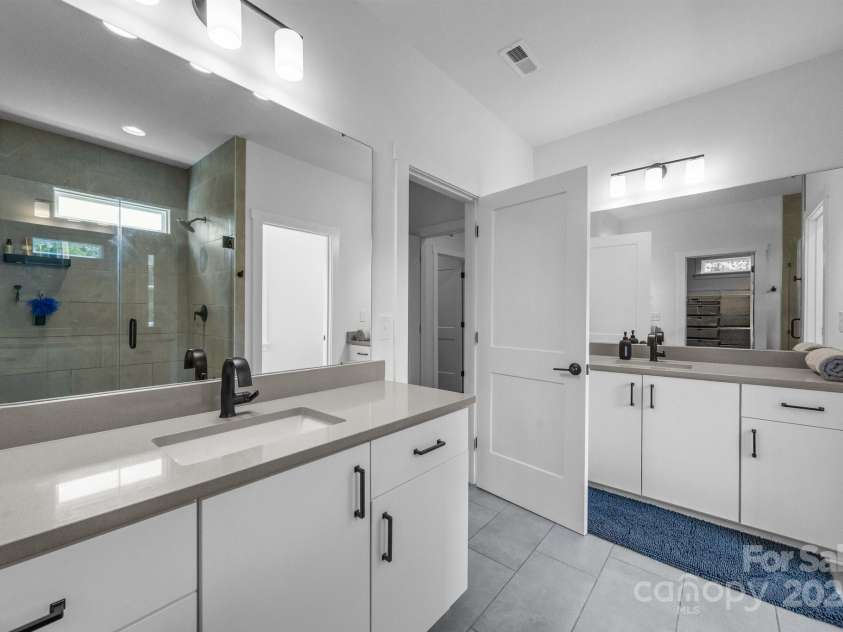 6032 Corbin Woods Court, Charlotte, NC 28226.  MLS# CAR4263567, YatesRealty ID 16456. Primary Bath with Dual Vanities