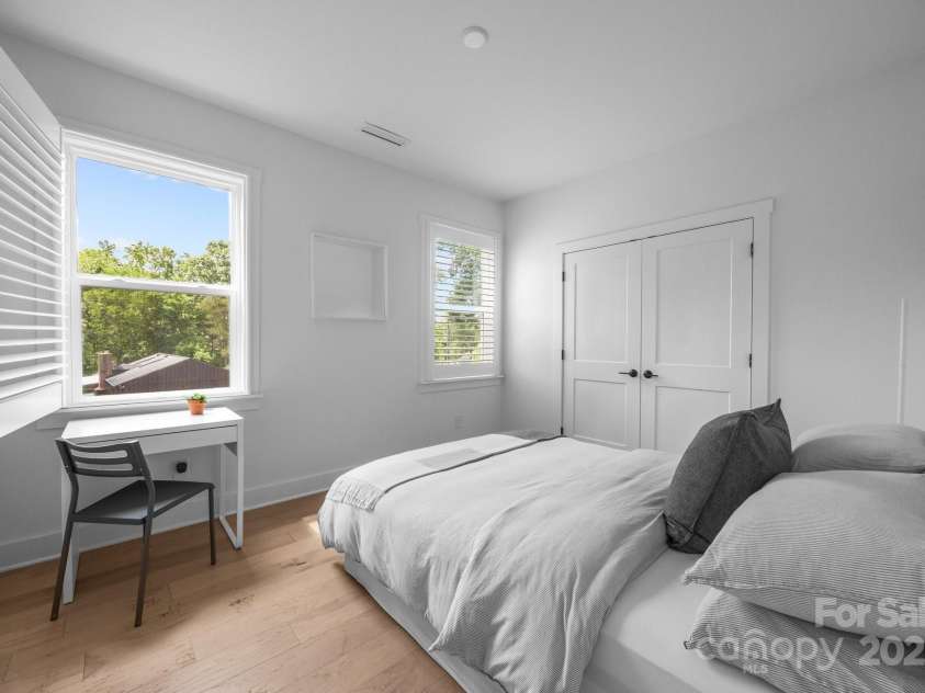 6032 Corbin Woods Court, Charlotte, NC 28226.  MLS# CAR4263567, YatesRealty ID 16456. Spacious Bedroom