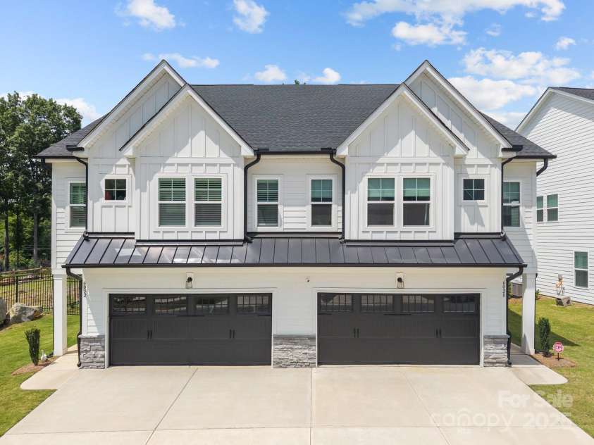 6032 Corbin Woods Court, Charlotte, NC 28226.  MLS# CAR4263567, YatesRealty ID 16456. Stunning Duet Townhome!