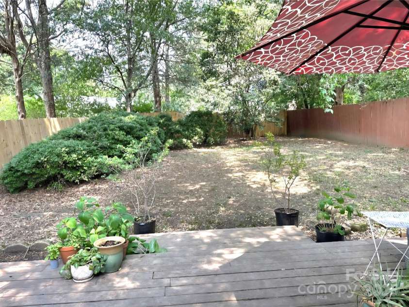 11421 Kingfisher Drive, Charlotte, NC 28226.  MLS# CAR4264389, YatesRealty ID 16457. 