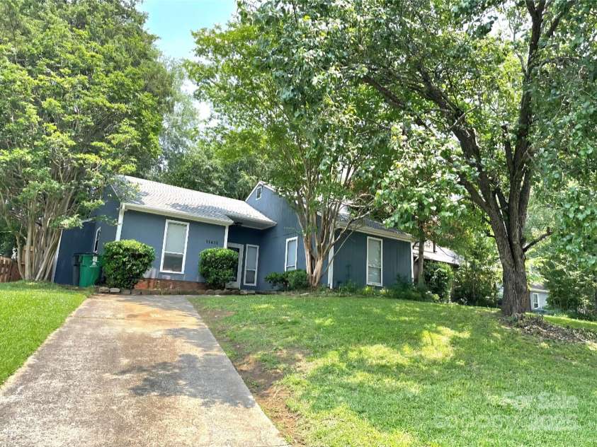 11421 Kingfisher Drive, Charlotte, NC 28226.  MLS# CAR4264389, YatesRealty ID 16457. 