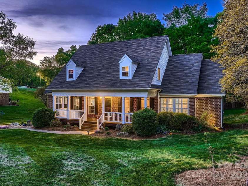 308 Valhalla Drive, Harrisburg, NC 28075.  MLS# CAR4247258, YatesRealty ID 16459. 