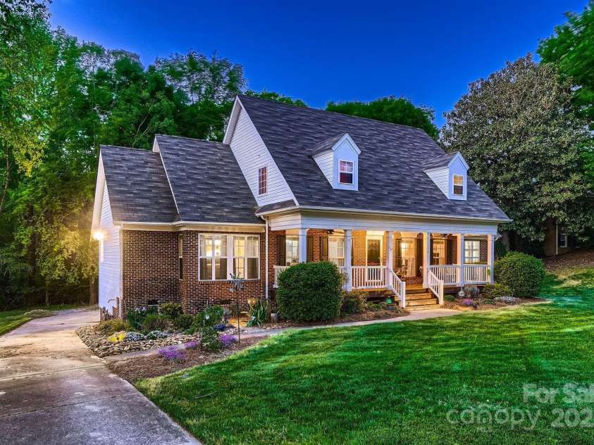 308 Valhalla Drive, Harrisburg, NC 28075.  MLS# CAR4247258, YatesRealty ID 16459. 