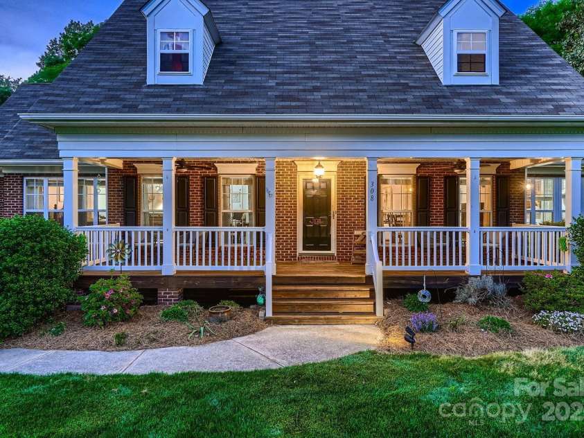 308 Valhalla Drive, Harrisburg, NC 28075.  MLS# CAR4247258, YatesRealty ID 16459. 