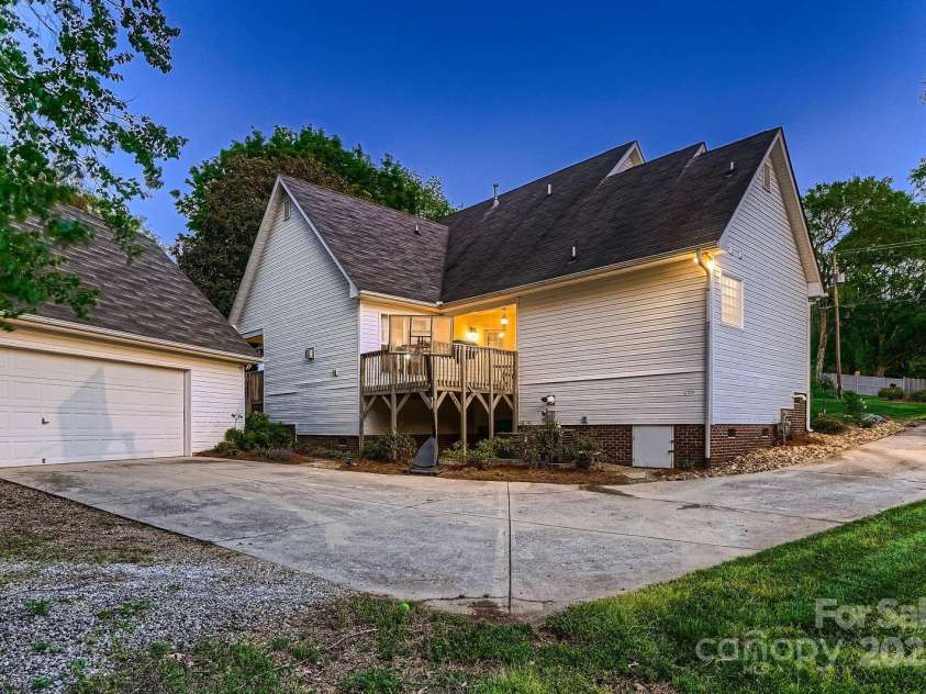 308 Valhalla Drive, Harrisburg, NC 28075.  MLS# CAR4247258, YatesRealty ID 16459. 