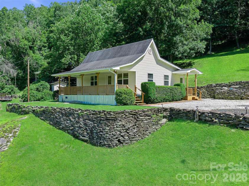 427 Johnson Cemetery Road, Bakersville, NC 28705.  MLS# CAR4239752, YatesRealty ID 16459. 