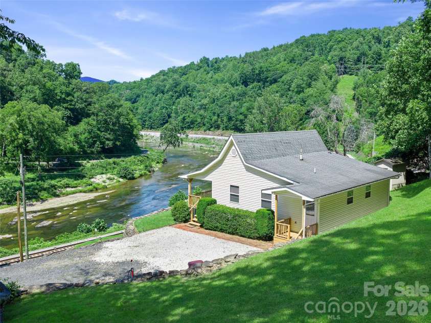 427 Johnson Cemetery Road, Bakersville, NC 28705.  MLS# CAR4239752, YatesRealty ID 16459. 