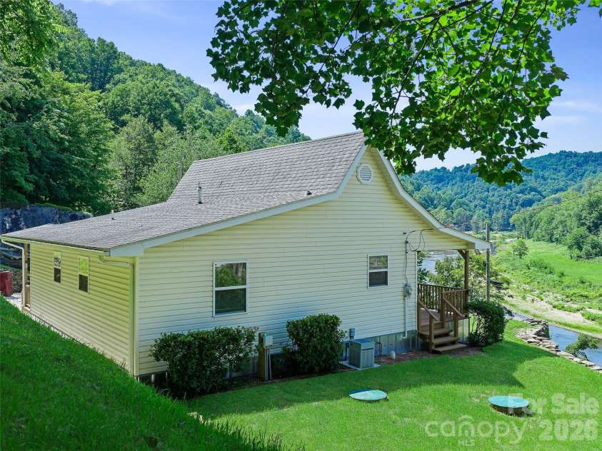 427 Johnson Cemetery Road, Bakersville, NC 28705.  MLS# CAR4239752, YatesRealty ID 16459. 