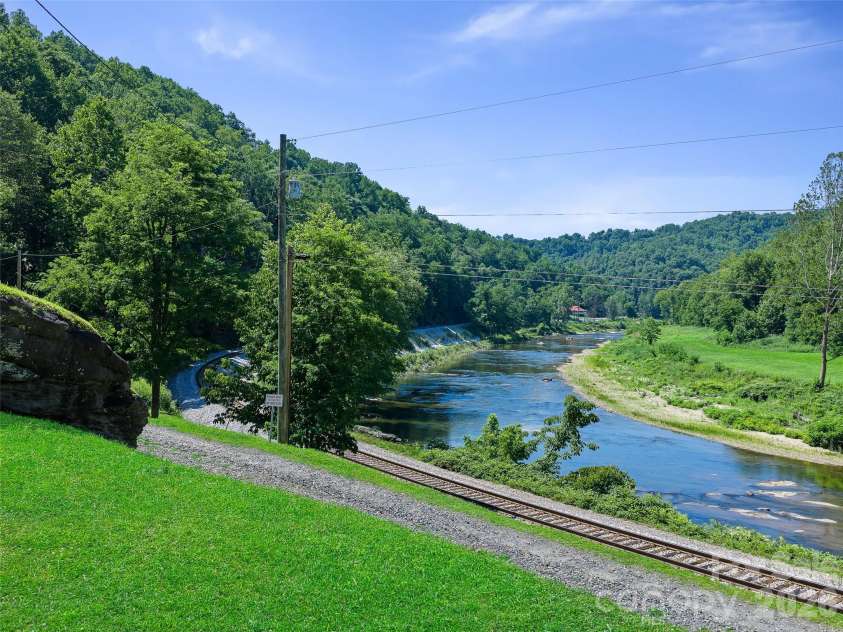 427 Johnson Cemetery Road, Bakersville, NC 28705.  MLS# CAR4239752, YatesRealty ID 16459. 