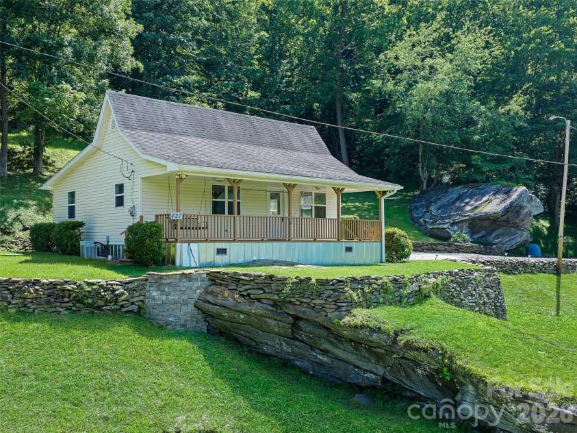 427 Johnson Cemetery Road, Bakersville, NC 28705.  MLS# CAR4239752, YatesRealty ID 16459. 