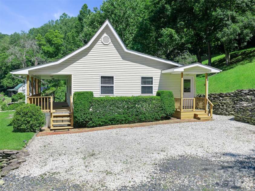 427 Johnson Cemetery Road, Bakersville, NC 28705.  MLS# CAR4239752, YatesRealty ID 16459. 