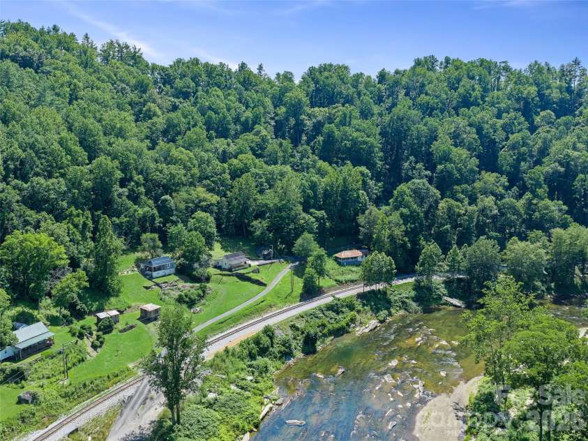 427 Johnson Cemetery Road, Bakersville, NC 28705.  MLS# CAR4239752, YatesRealty ID 16459. 