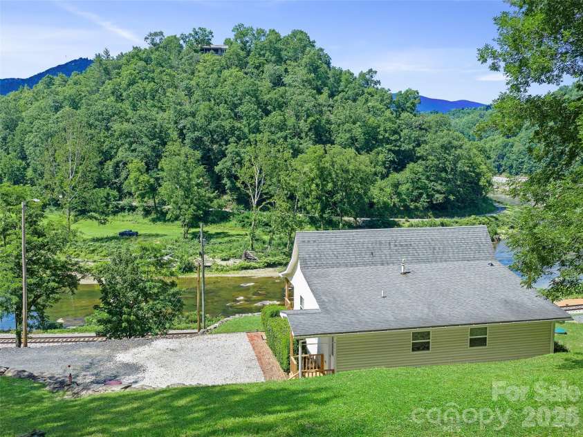 427 Johnson Cemetery Road, Bakersville, NC 28705.  MLS# CAR4239752, YatesRealty ID 16459. 