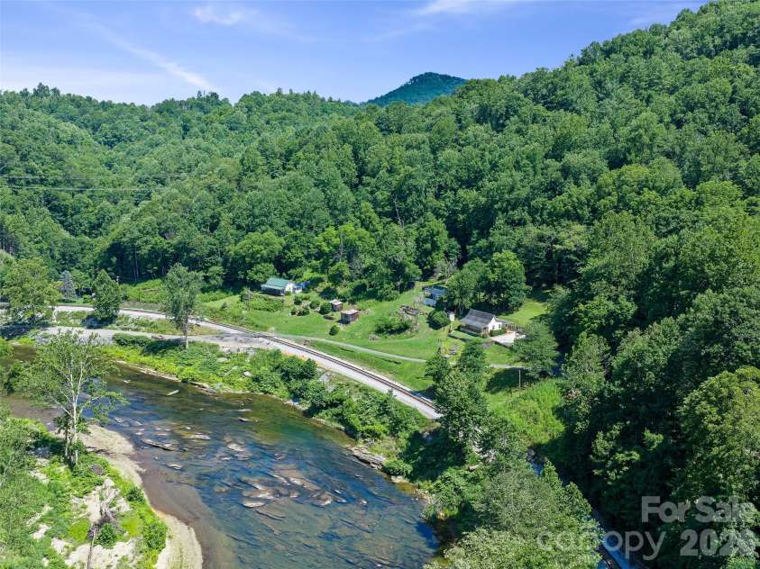 427 Johnson Cemetery Road, Bakersville, NC 28705.  MLS# CAR4239752, YatesRealty ID 16459. 