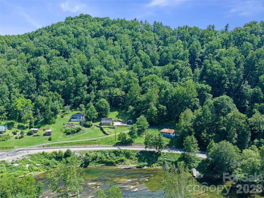 427 Johnson Cemetery Road, Bakersville, NC 28705.  MLS# CAR4239752, YatesRealty ID 16459. 
