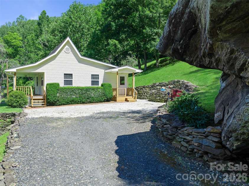 427 Johnson Cemetery Road, Bakersville, NC 28705.  MLS# CAR4239752, YatesRealty ID 16459. 