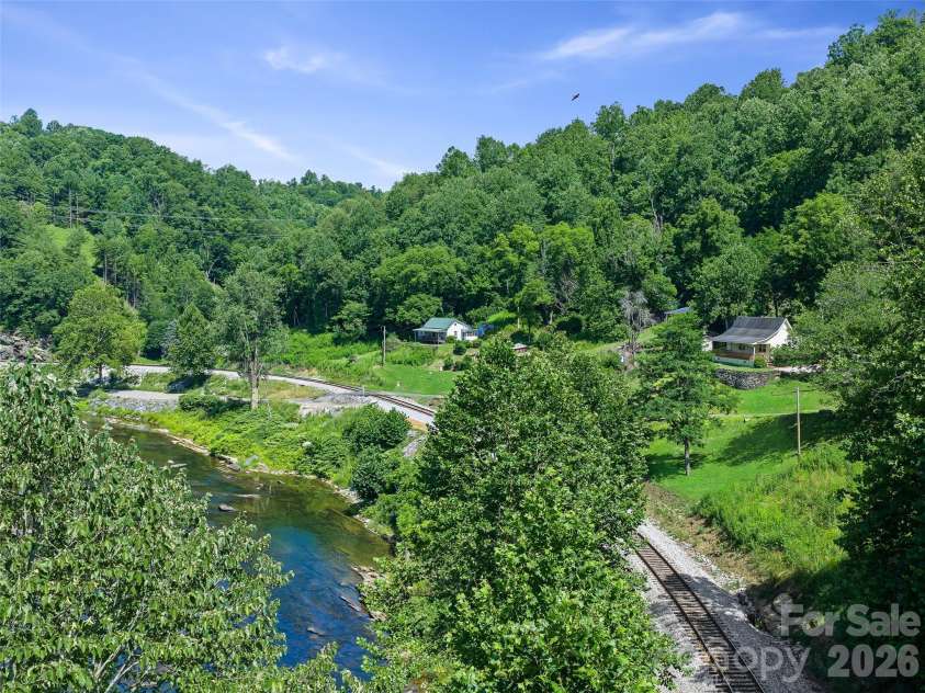 427 Johnson Cemetery Road, Bakersville, NC 28705.  MLS# CAR4239752, YatesRealty ID 16459. 
