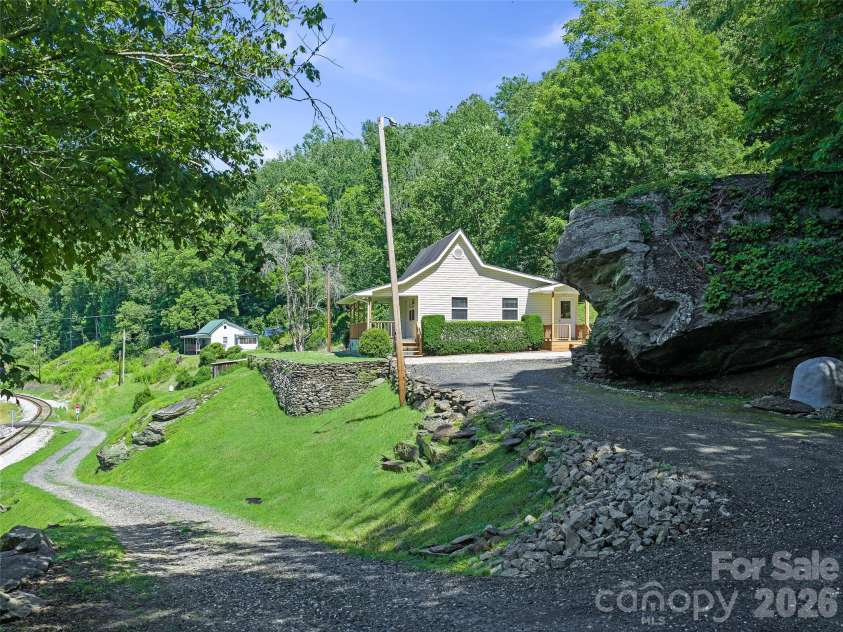 427 Johnson Cemetery Road, Bakersville, NC 28705.  MLS# CAR4239752, YatesRealty ID 16459. 