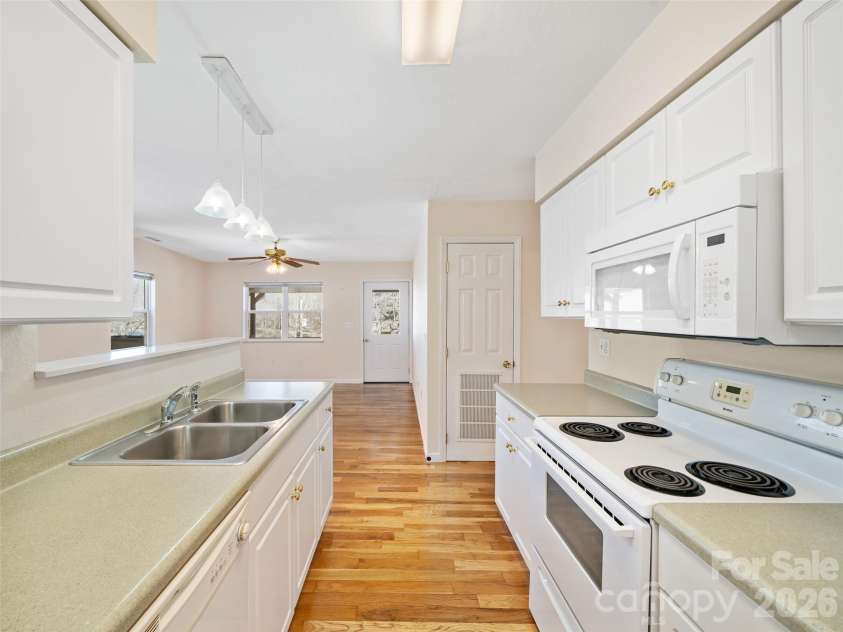 427 Johnson Cemetery Road, Bakersville, NC 28705.  MLS# CAR4239752, YatesRealty ID 16459. 