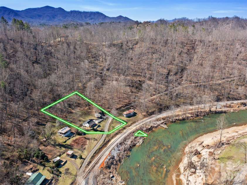 427 Johnson Cemetery Road, Bakersville, NC 28705.  MLS# CAR4239752, YatesRealty ID 16459. 