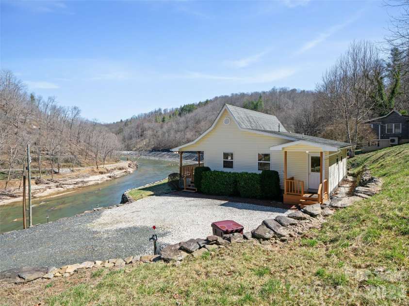 427 Johnson Cemetery Road, Bakersville, NC 28705.  MLS# CAR4239752, YatesRealty ID 16459. 