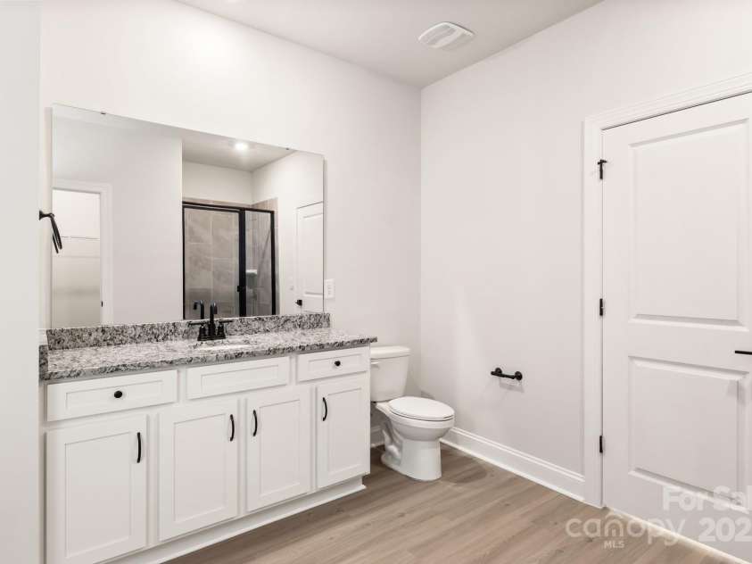104 Kennford Trail, Troutman, NC 28166.  MLS# CAR4326104, YatesRealty ID 1646. Master bathroom