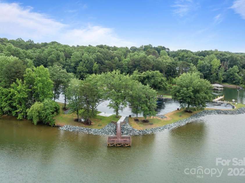144 Sea Trail Drive, Mooresville, NC 28117.  MLS# CAR4258529, YatesRealty ID 16461. 