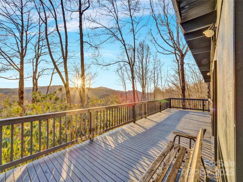 353 Rhoneys View Road, Newland, NC 28657.  MLS# CAR4248367, YatesRealty ID 16462. 