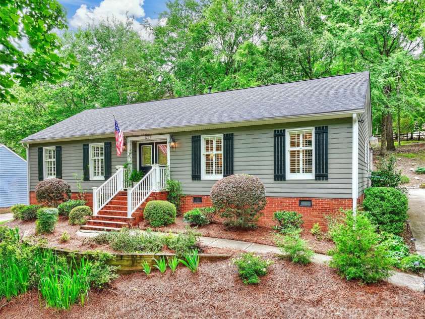 1230 Somersby Lane, Matthews, NC 28105.  MLS# CAR4265331, YatesRealty ID 16463. 